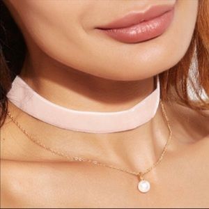 Velvet choker Pearl necklace